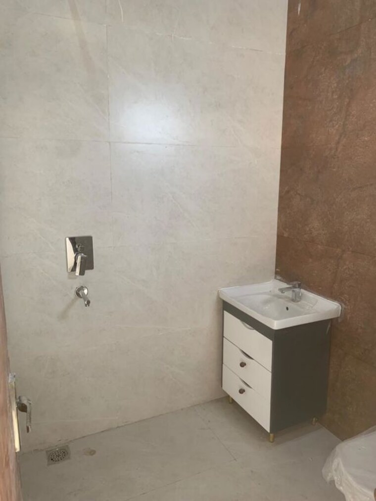Bathroom, nagla road 4 Bedroom 123 Sq.Yd. Villa In Nagla Road Zirakpur 10347702
