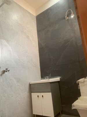 Furnished Amenities in 4 BHK Villa at Nagla Road – for Sale