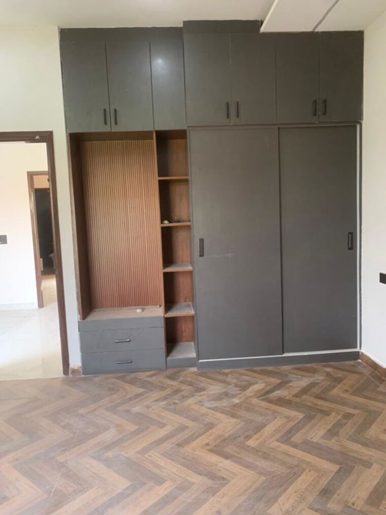 Room, nagla road 4 Bedroom 123 Sq.Yd. Villa In Nagla Road Zirakpur 10347702