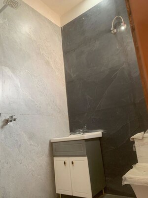 Furnished Amenities in 4 BHK Villa at Nagla Road – for Sale