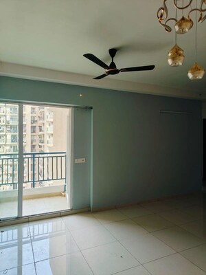 Room in 3 BHK Apartment at Nirala Estate, Tech Zone 4 Greater Noida – for Sale