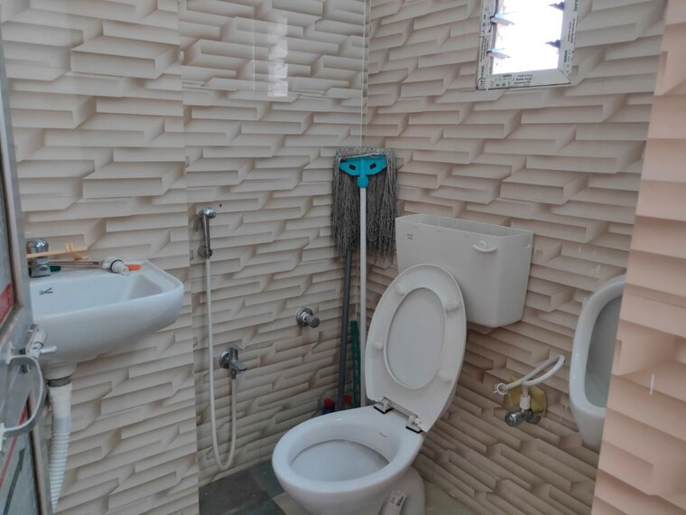 Bathroom, fraser road area Commercial Office Space 555 Sq.Ft. In Fraser Road Area Patna 10346361