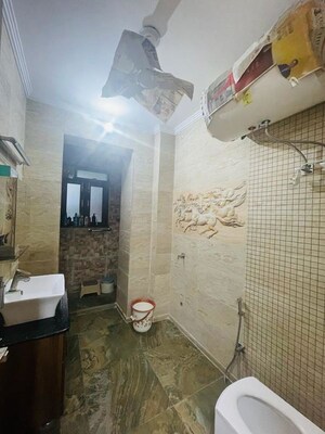 Bathroom in 3 BHK Builder Floor at Vipul World Plots, Sector 48 – for Sale