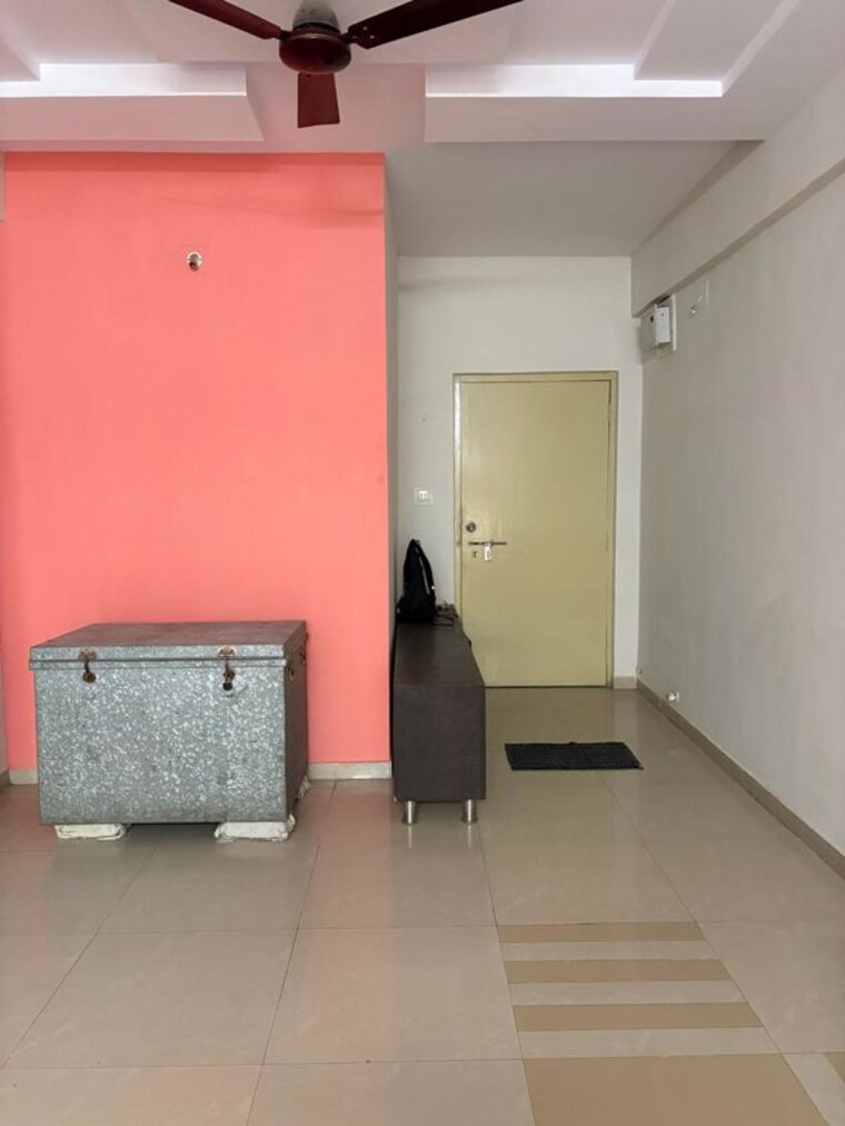 Room, chandkheda 3 Bedroom 220 Sq.Yd. Apartment In Chandkheda Ahmedabad 10347835