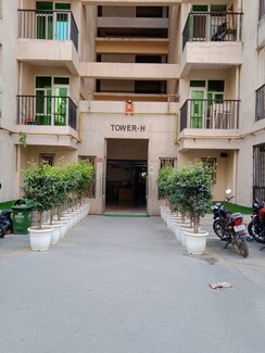 2.5 BHK + Study Room Apartment For Sale in Gaur City 2 - 11th Avenue