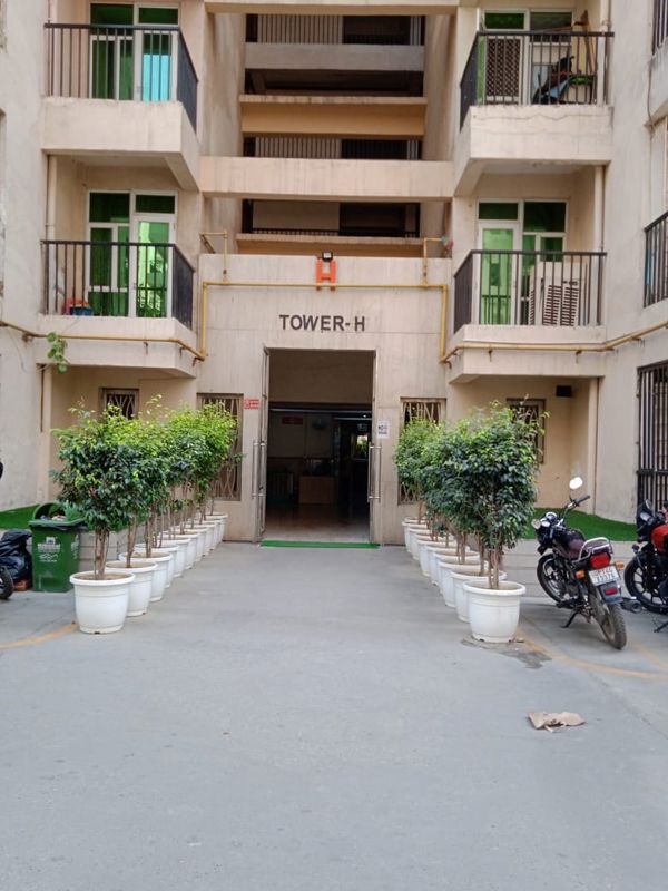 2.5 BHK + Study Room Apartment For Sale in Gaur City 2 - 11th Avenue