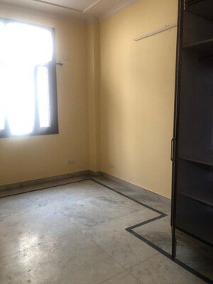 Room in 2 BHK Builder Floor at Lajpat Nagar I – for Rent