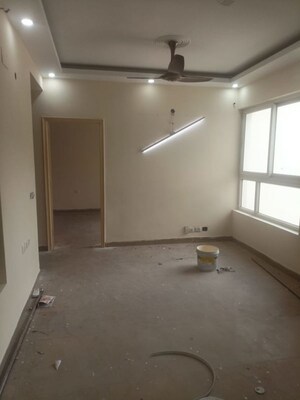 Room in 3 BHK Apartment at Mapsko Paradise, Sector 83 – for Rent