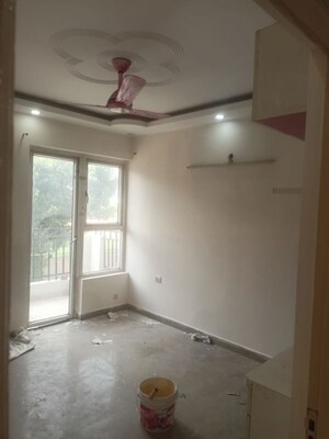 Room in 3 BHK Apartment at Mapsko Paradise, Sector 83 – for Rent