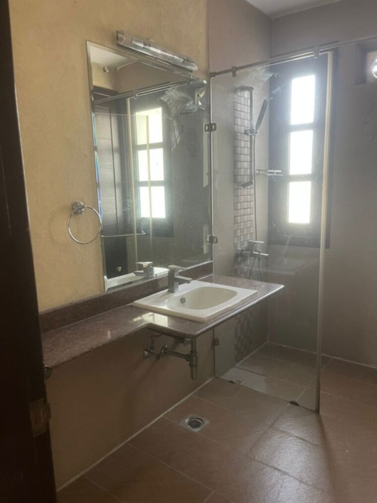 Bathroom, vipul-tatvam-villas 1.5 Bedroom 3000 Sq.Ft. Villa In Sector 48 Gurgaon 10347908