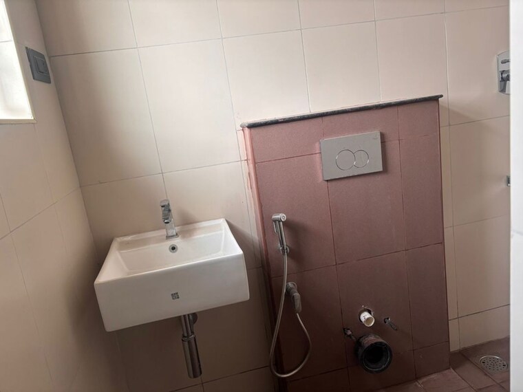 Bathroom, poonamallee 3 Bedroom 1800 Sq.Ft. Villa In Poonamallee Chennai 10347977