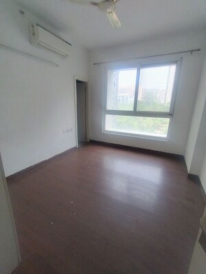 Room in 3 BHK Apartment at Mapsko Mount Ville, Sector 79 – for Rent