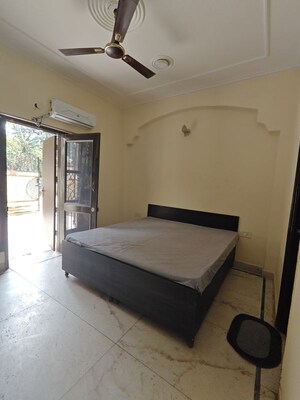 Room in 3 BHK Builder Floor at Ansal Sushant Lok I, Sector 43 – for Rent