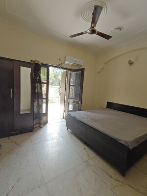Building Lobby in 3 BHK Builder Floor at Ansal Sushant Lok I, Sector 43 – for Rent