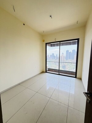 Room in 5 BHK Apartment at Prestige Siesta, Mulund West – for Rent