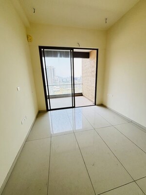 Room in 5 BHK Apartment at Prestige Siesta, Mulund West – for Rent