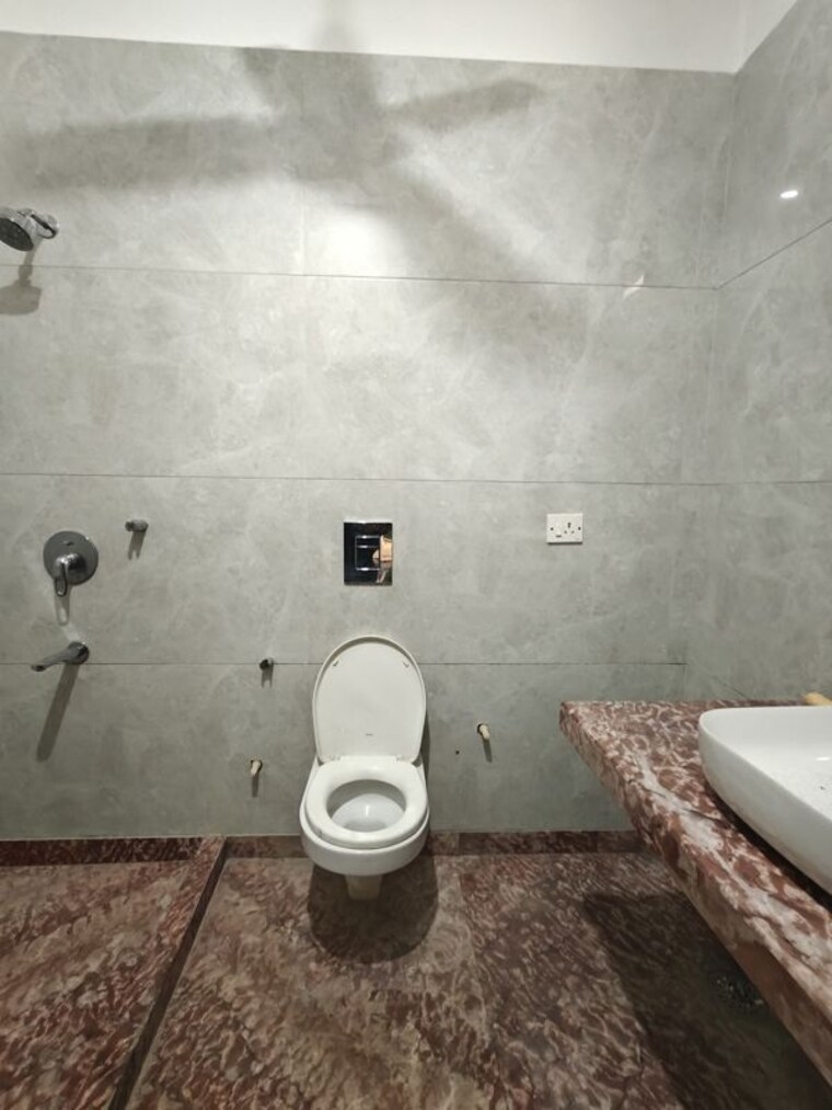 Bathroom, ansal-sushant-estate 3 Bedroom 2220 Sq.Ft. Builder Floor In Sector 52 Gurgaon 10348063