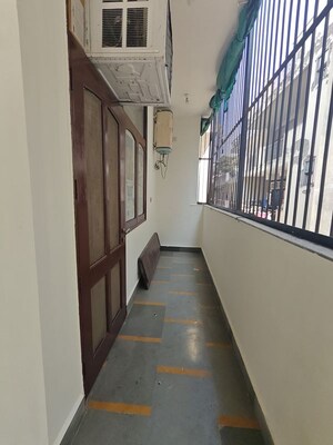 Building Lobby in 3 BHK Builder Floor at Ansal Sushant Estate, Sector 52 – for Rent