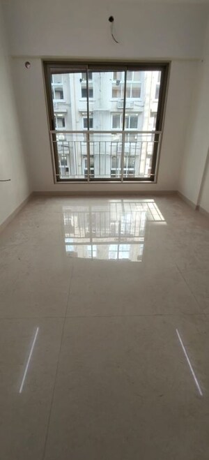 Room in 2 BHK Apartment at Kabra Paradise, Andheri West – for Rent