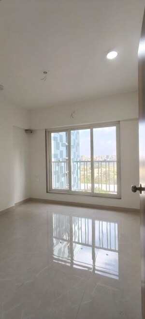 Room in 2 BHK Apartment at Kabra Paradise, Andheri West – for Rent