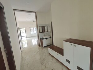 Room in 2 BHK Apartment at Reliable Lake Dew Residency, Haralur Road – for Rent