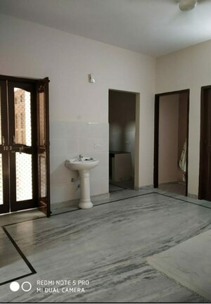 Room in 2 BHK Independent House at Sector 9a – for Rent