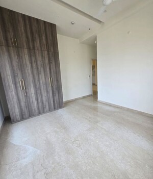 Room in 4 BHK Apartment at Indiabulls Sky Forest, Lower Parel – for Rent