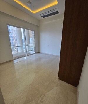 Room in 4 BHK Apartment at Indiabulls Sky Forest, Lower Parel – for Rent