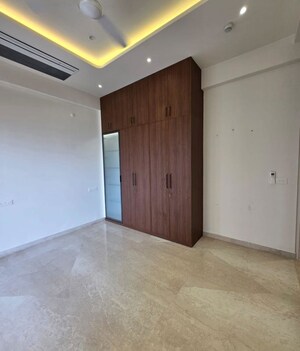 Room in 4 BHK Apartment at Indiabulls Sky Forest, Lower Parel – for Rent