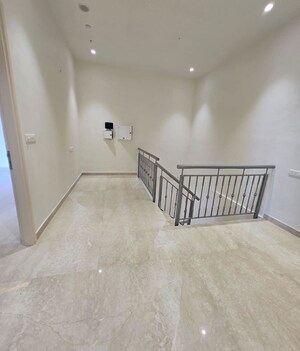Room in 4 BHK Apartment at Indiabulls Sky Forest, Lower Parel – for Rent