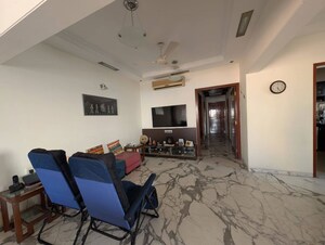 Team Area in 4 BHK Apartment at Beach Tower, Prabhadevi – for Rent