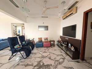 Team Area in 4 BHK Apartment at Beach Tower, Prabhadevi – for Rent