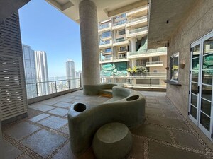 Parking in 3 BHK Apartment at Indiabulls Blu, Worli – for Rent