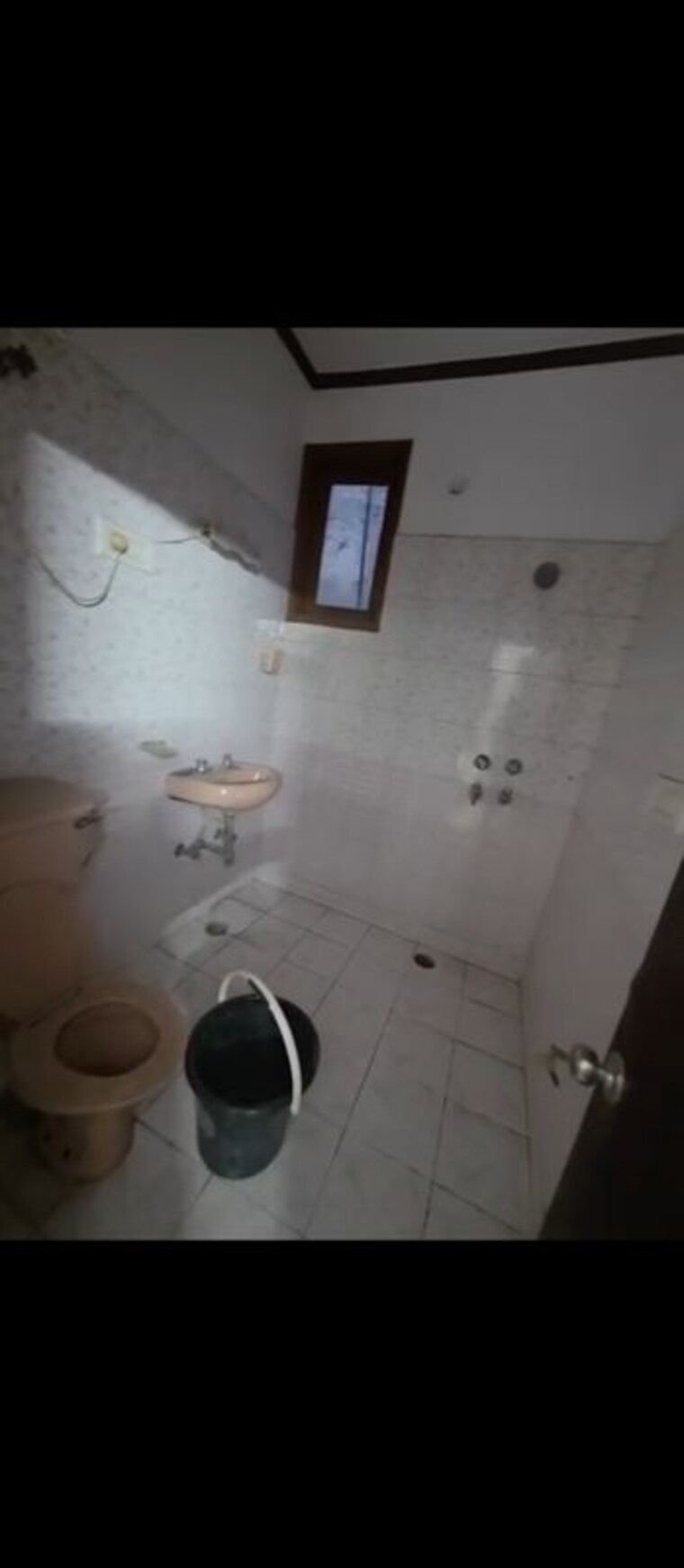 Bathroom, uppal-southend 3 Bedroom 250 Sq.Yd. Builder Floor In Sector 49 Gurgaon 10348135