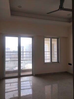 Room in 3 BHK Apartment at Indiabulls Blu, Worli – for Rent