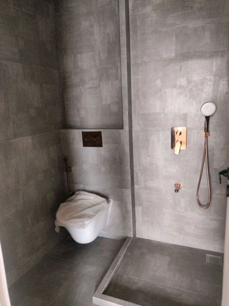 Bathroom, indiabulls-blu 3 Bedroom 2000 Sq.Ft. Apartment In Worli Mumbai 10348145