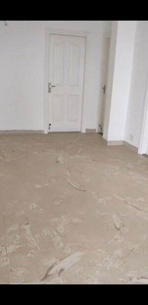 Room in 4 BHK Builder Floor at Bptp Park Floors I, Sector 77 – for Rent