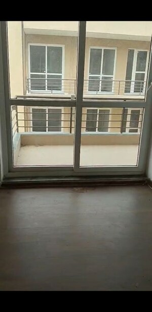 Room in 4 BHK Builder Floor at Bptp Park Floors I, Sector 77 – for Rent