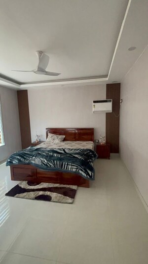 Bedroom in 3.5 BHK Apartment at Unitech Escape, Sector 50 – for Sale