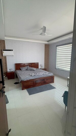 Bedroom in 3.5 BHK Apartment at Unitech Escape, Sector 50 – for Sale