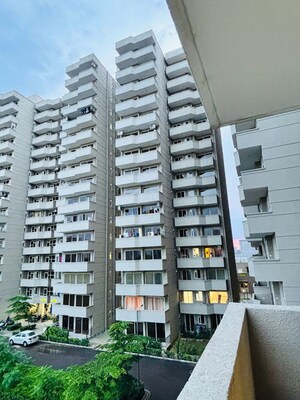 2 BHK Apartment For Sale in Pyramid Pride, Sector 76