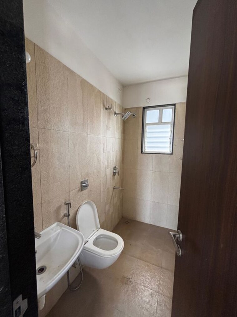 Bathroom, vj-yashone-infinitee 2 Bedroom 1002 Sq.Ft. Apartment In Tathawade Pune 10348150
