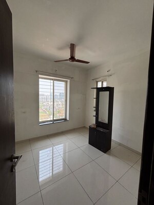Room in 2 BHK Apartment at VJ YashOne Infinitee, Tathawade – for Rent
