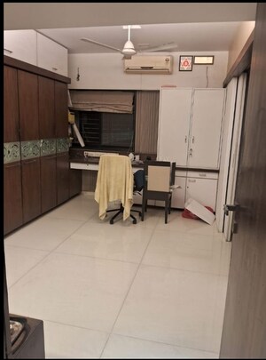 Team Area in 3 BHK Apartment at Thane West – for Sale