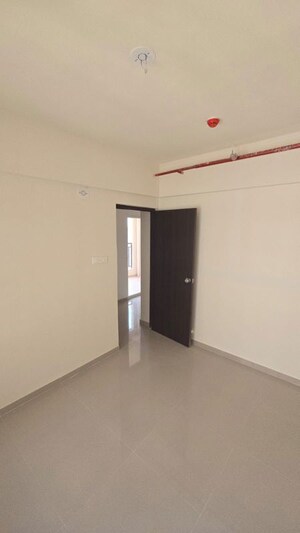 Room in 2 BHK Apartment at Puranik Abitante, Bavdhan – for Rent