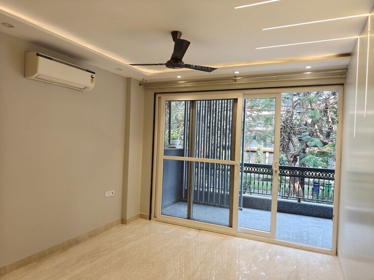 Living Room, gujranwala town 4 Bedroom 242 Sq.Yd. Builder Floor In Gujranwala Town Delhi 10348154