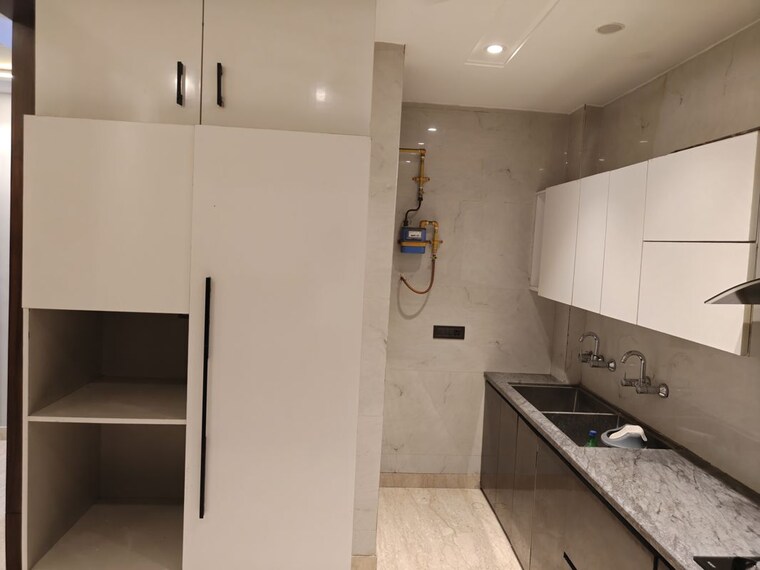 Kitchen, gujranwala town 4 Bedroom 242 Sq.Yd. Builder Floor In Gujranwala Town Delhi 10348154