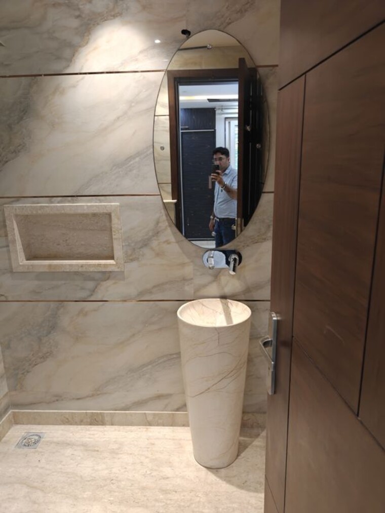 Bathroom, gujranwala town 4 Bedroom 242 Sq.Yd. Builder Floor In Gujranwala Town Delhi 10348154