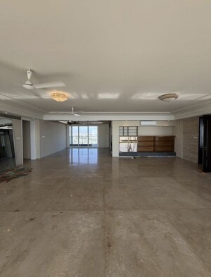 Parking in 4 BHK Apartment at Bandra West – for Rent