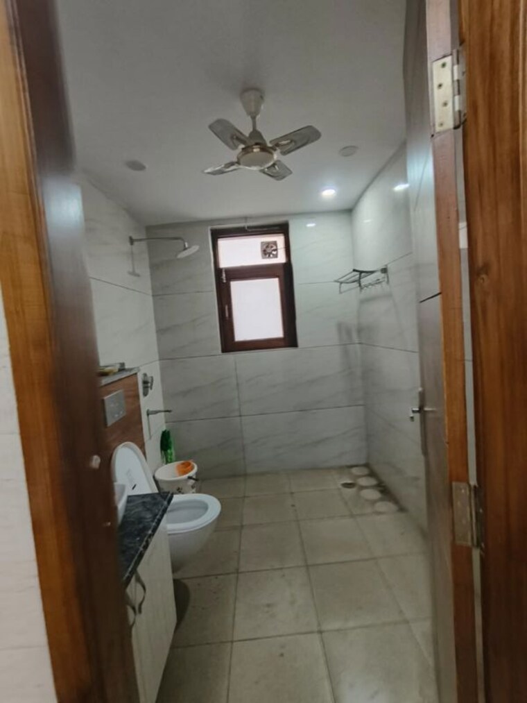 Bathroom, ardee-city 5 Bedroom 3000 Sq.Ft. Builder Floor In Sector 52 Gurgaon 10348199